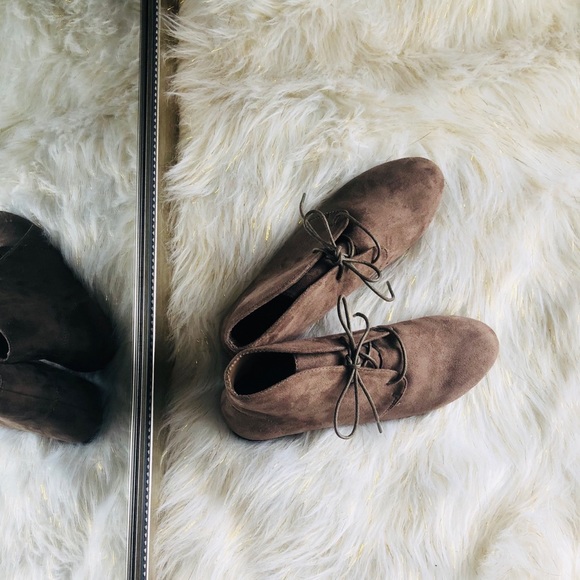 Anne Michelle Shoes - NWT [Anne Michelle] Suede Tie Up Flat